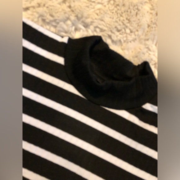 Black and white crop turtleneck - Picture 2 of 4